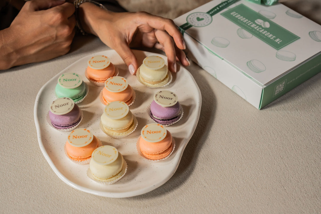 Geboorte macarons pastelkleuren - met naam GeboorteMacarons