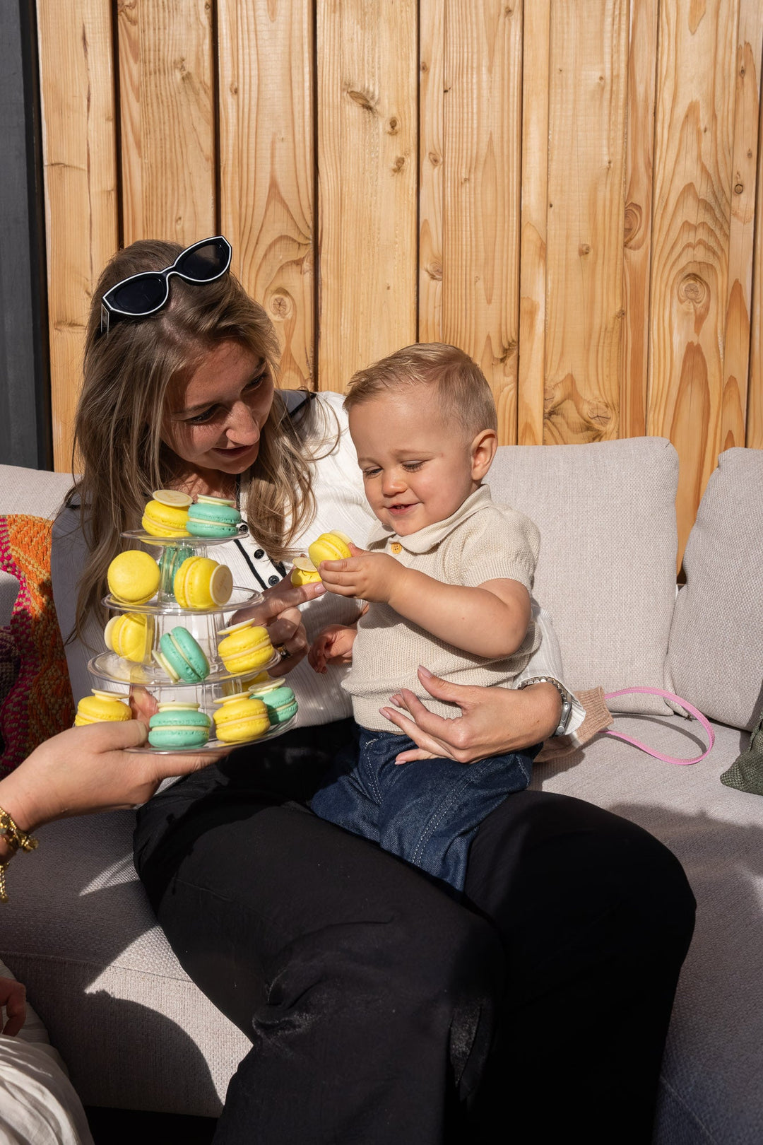 Verjaardag macarons - Naam + Leeftijd - 12 stuks GeboorteMacarons