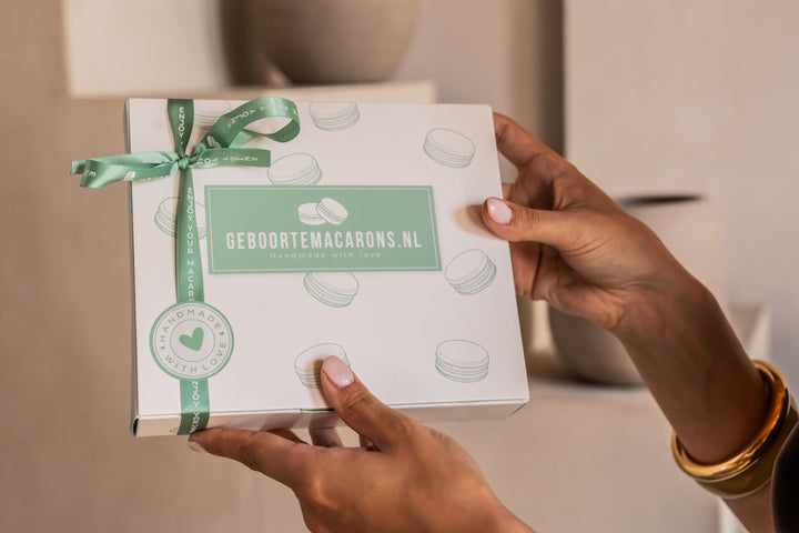 Geboorte macarons wit/ beige met Naam - 12 stuks GeboorteMacarons