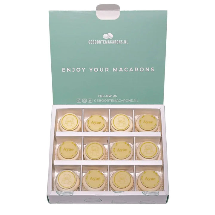 Geboorte macarons wit/ beige beertjes & naam gemixt - 12 stuks GeboorteMacarons