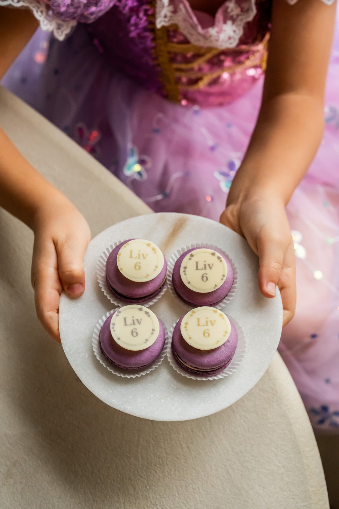 Verjaardag macarons - Naam + Leeftijd - 12 stuks GeboorteMacarons